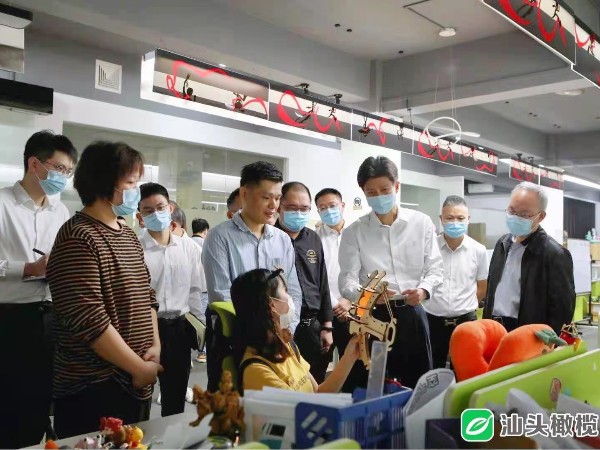 市委書記帶隊實地考察羞羞的视频在线观看玩具設計公司