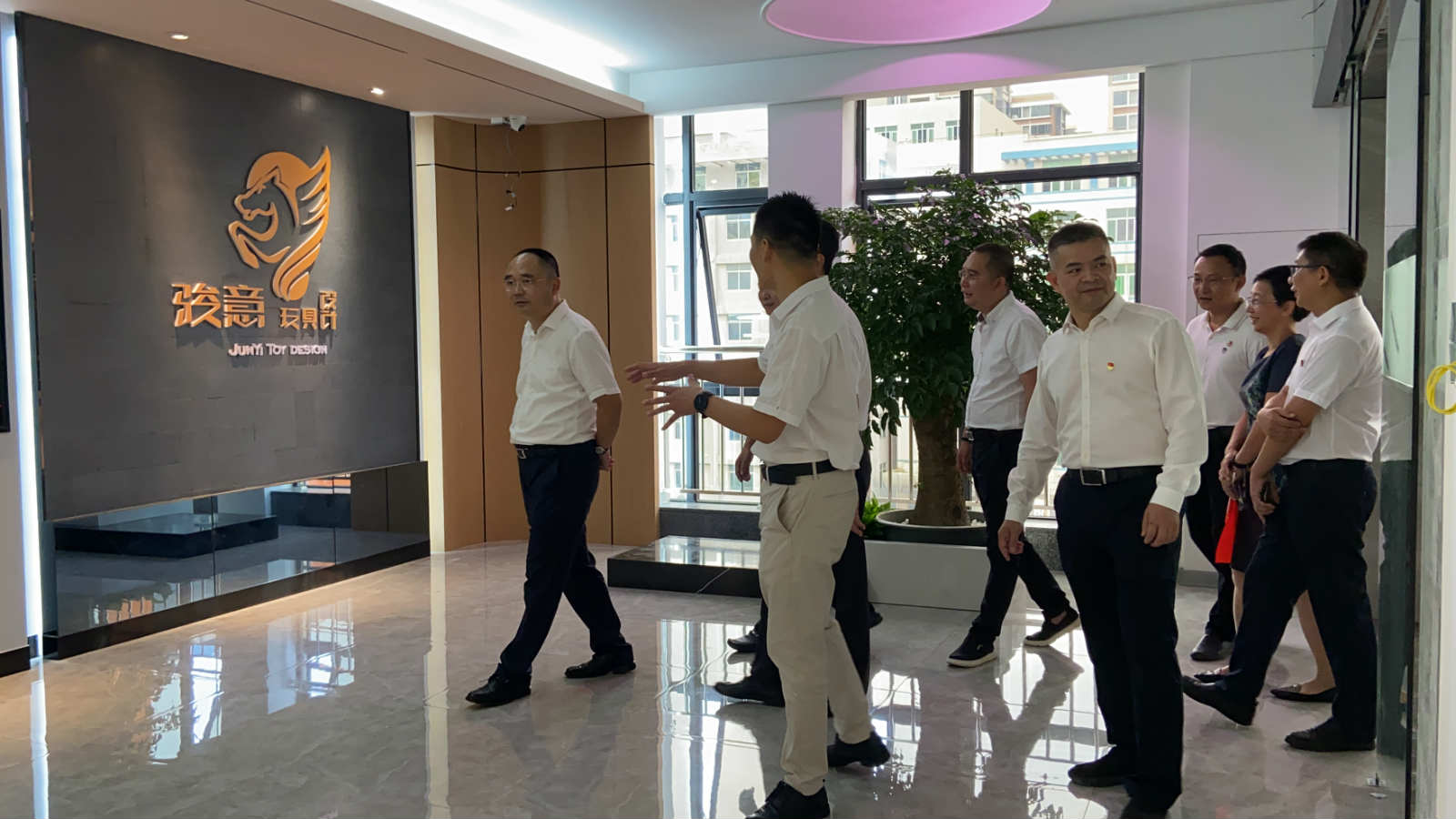 市、區領導蒞臨羞羞的视频在线观看設計