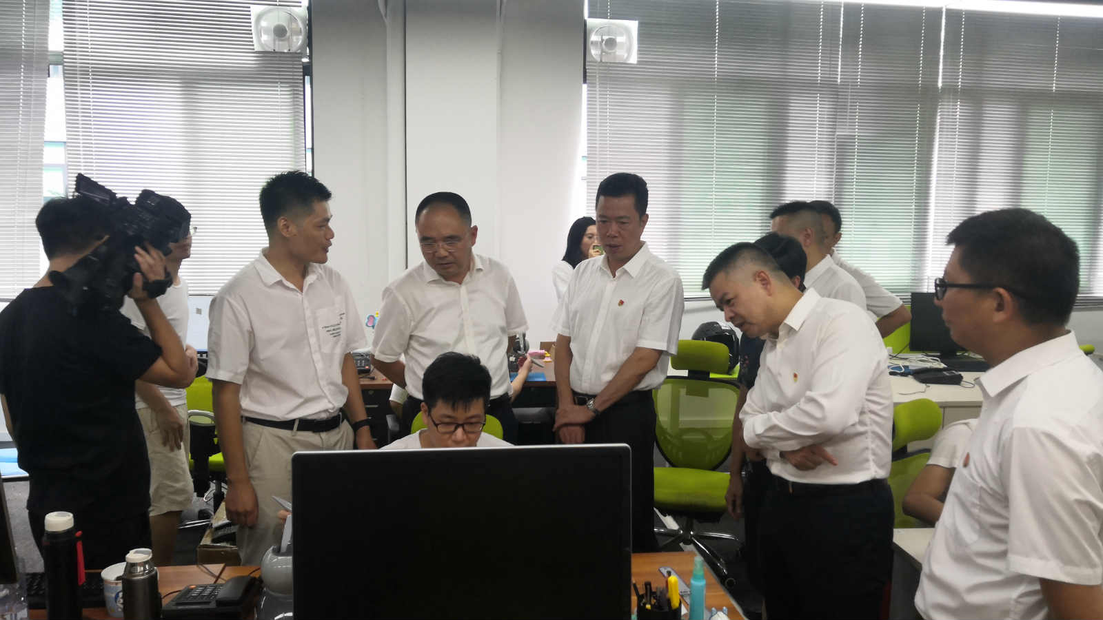 市、區領導蒞臨羞羞的视频在线观看設計