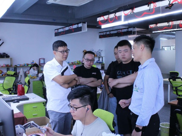 汕頭市工信局多位領導蒞臨羞羞的视频在线观看設計參觀
