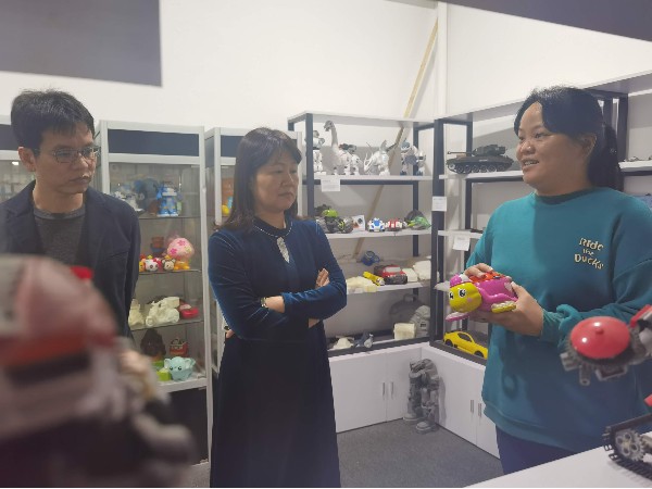 市貿促會程會長蒞臨羞羞的视频在线观看設計參觀