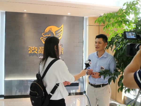 羞羞的视频在线观看設計何誌遠接受澄海電視台采訪